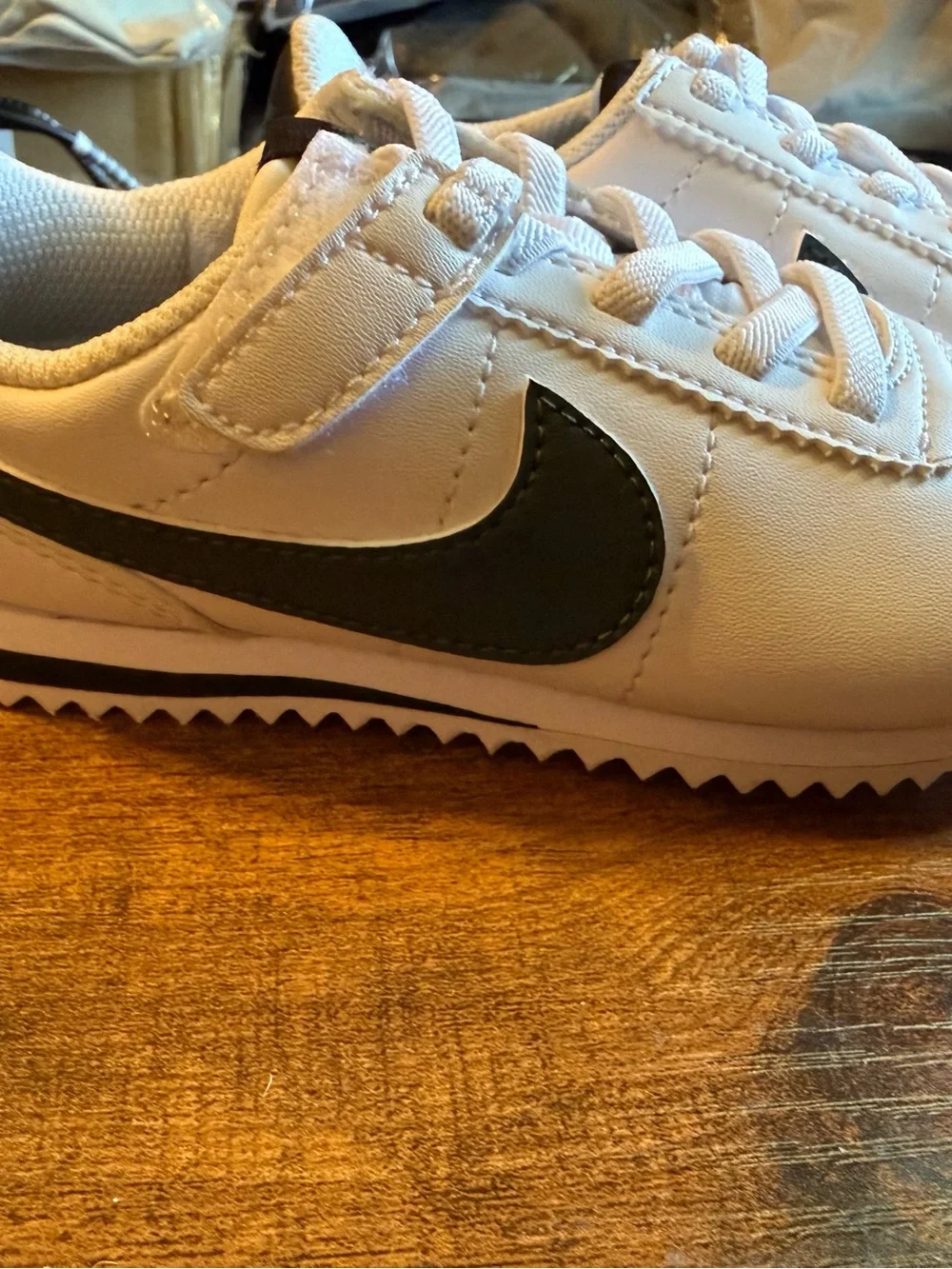 Nike Cortez Basic SL Hook & Loop Sneakers Kids Size 9 White & Dark Green NWOB